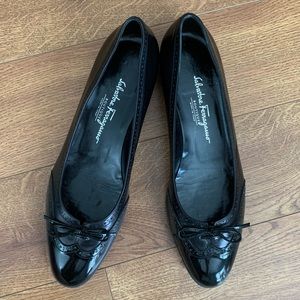 New w/o box Salvatore Ferragamo spectator flats